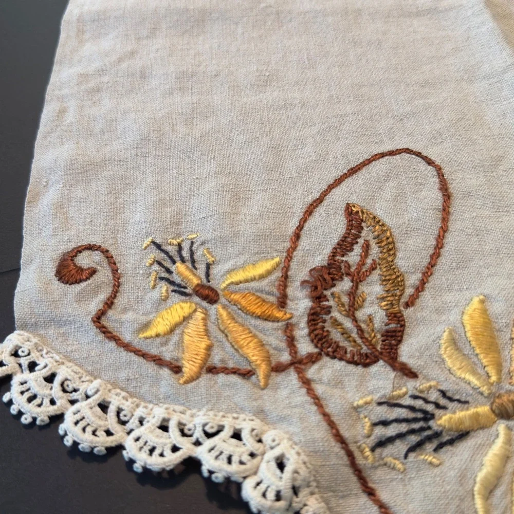 Vintage Floral Embroidered Table Runner Beige Linen Crochet Lace Trim 46x16 Boho
